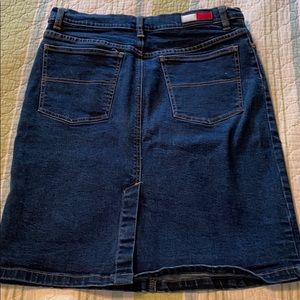 Tommy Hilfiger jean skirt size 11